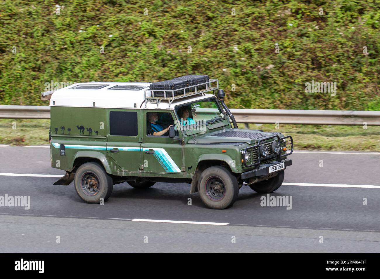 1990 Land Rover 110 Defender Turbo Diesel TDI Green LCV Hardtop trazione integrale, Van Diesel 2495 cc Foto Stock