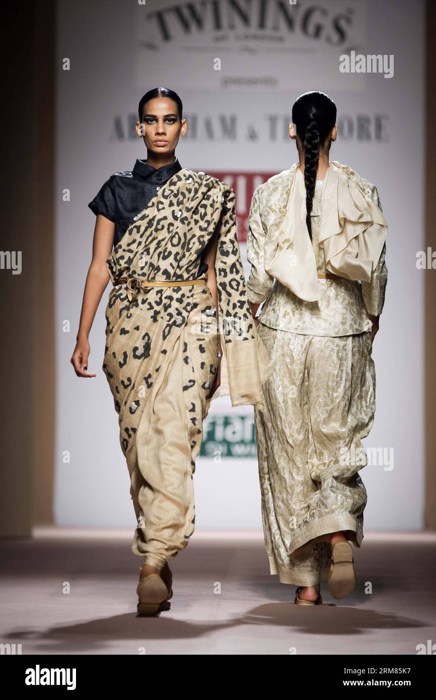 BHUBANESWAR, Models presentano le creazioni di Abraham e Thakore alla Wills  Lifestyle India Fashion Week Autunno Inverno 2014 a nuova Delhi, capitale  dell'India, 28 marzo 2014. (Xinhua/Zheng Huansong) INDIA-NUOVA DELHI-FASHION  WEEK PUBLICATIONxNOTxINxCHN