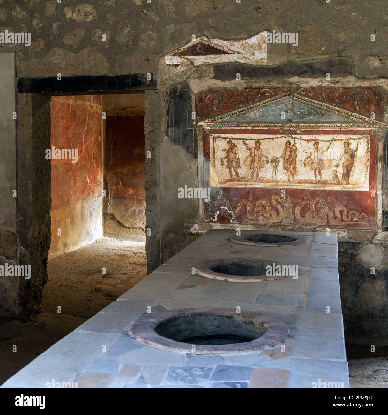 Sito archeologico di Pompei, Campania, Italia. Casa e Thermopolium di Vetutius Placidus. Un Thermopolium era un posto che vendeva piatti caldi pronti Foto Stock