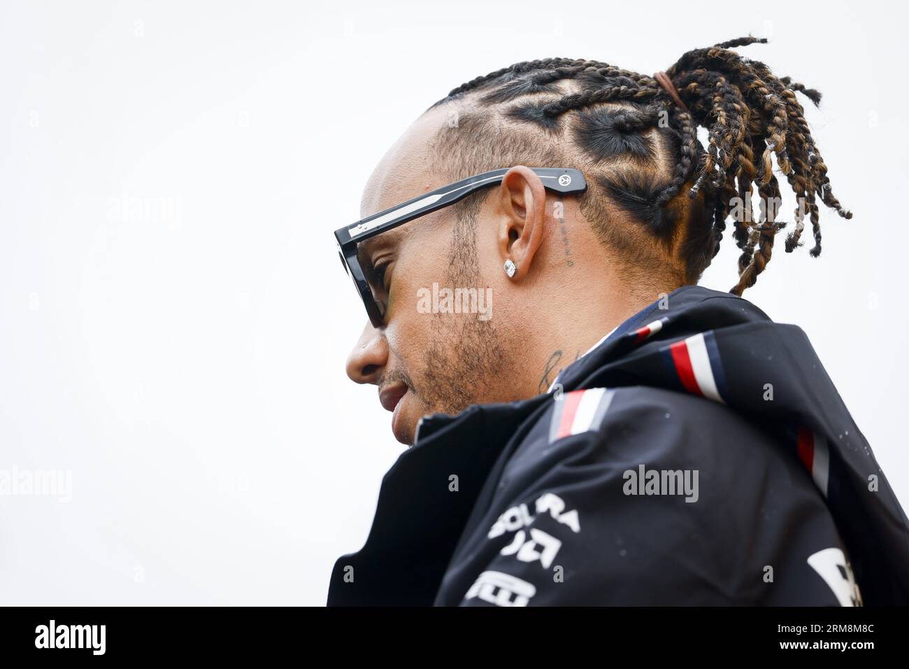 ZANDVOORT - Lewis Hamilton (Mercedes) durante la sfilata dei piloti davanti al Gran Premio di F1 dei Paesi Bassi sul circuito Zandvoort il 27 agosto 2023 a Zandvoort, Paesi Bassi. ANP KOEN VAN WEEL Foto Stock