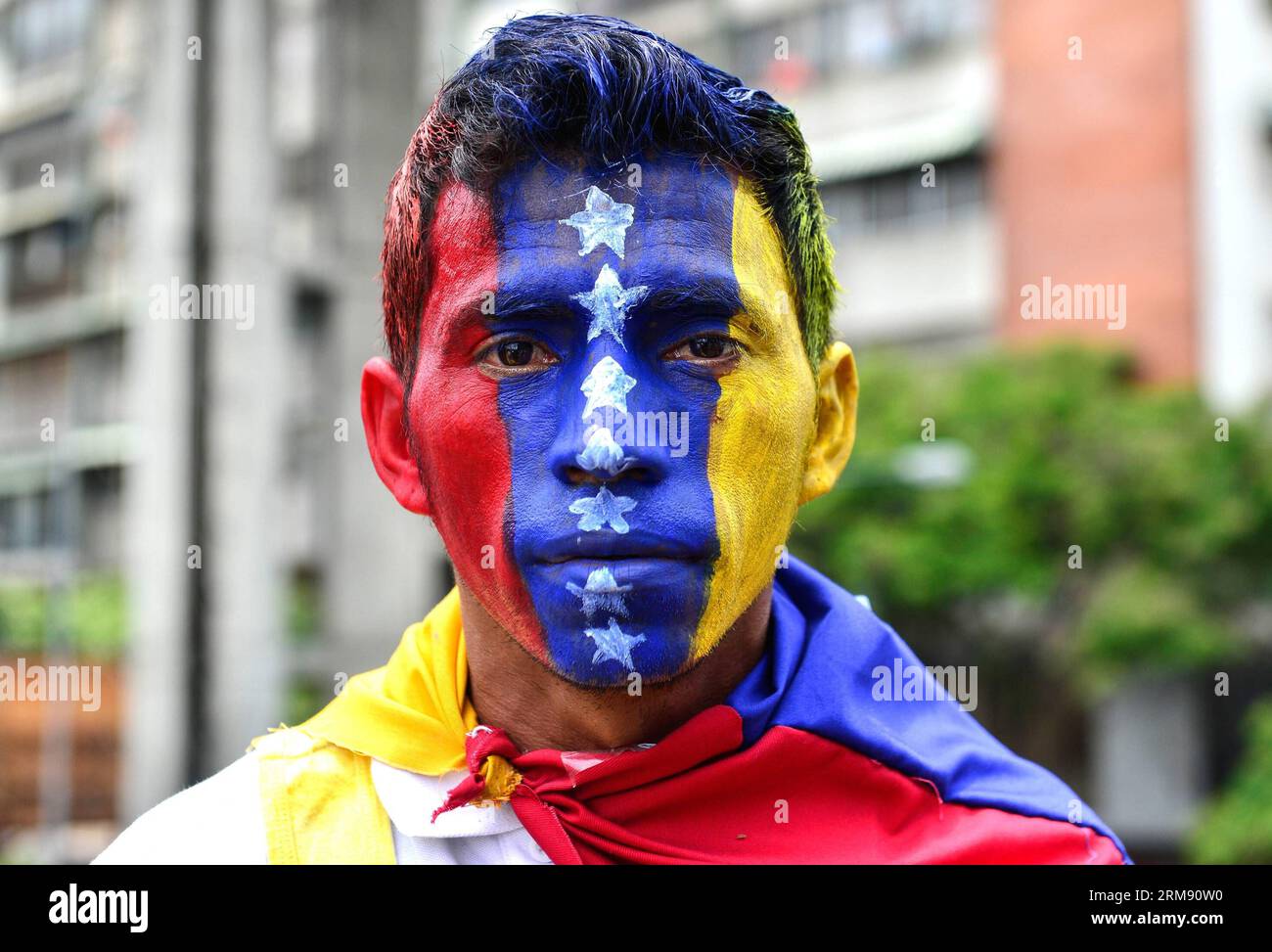 (140502) -- CARACAS, (Xinhua) -- un manifestante dell'opposizione partecipa a una protesta contro il governo a Caracas, Venezuela, il 1° maggio 2014, la giornata internazionale del lavoro. (Xinhua/Carlos Becerra) VENEZUELA-CARACAS-GIORNATA INTERNAZIONALE DEL LAVORO PUBLICATIONxNOTxINxCHN Caracas XINHUA all'opposizione partecipa a una protesta contro il governo a Caracas Venezuela IL 1° maggio 2014 la giornata internazionale del laboratorio XINHUA Carlos Becerra Venezuela Caracas giornata internazionale del laboratorio PUBLICATIONxNOTxINxCHN Foto Stock