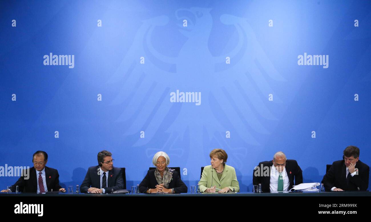 (140513) -- BERLINO, 13 maggio 2014 (Xinhua) -- (da L a R) il presidente del gruppo della Banca Mondiale Jim Yong Kim, il direttore generale dell'Organizzazione mondiale del commercio (OMC) Roberto Azevedo, l'amministratore delegato del Fondo monetario internazionale (FMI) Christine Lagarde, la cancelliera tedesca Angela Merkel, il segretario generale dell'Organizzazione per la cooperazione e lo sviluppo economico (OCSE) Angel Gurria e il direttore generale dell'Organizzazione internazionale del lavoro (OIL) Guy Ryder partecipano a una conferenza stampa congiunta dopo un incontro alla Cancelleria di Berlino, in Germania, il 13 maggio 2014. (Xinhua/Zhang fan) GERMANIA-ECONOMIA-FMI- Foto Stock