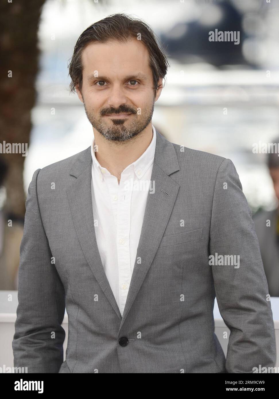 (140518) -- CANNES, 18 maggio 2014 (Xinhua) -- il regista statunitense Ned Benson posa durante il photocall per la scomparsa di Eleanor Rigby al 67° Festival di Cannes, Francia, 18 maggio 2014. Il film è presentato nella sezione un Certain Regard of the festival che va dal 14 al 25 maggio. (Xinhua/Ye Pingfan) (djj) FRANCE-CANNES-FILM FESTIVAL-THE DISAPPEERANCE OF ELEANOR RIGBY-PHOTO CALL PUBLICATIONxNOTxINxCHN Cannes 18 maggio 2014 XINHUA il direttore statunitense NED Benson posa durante il bando fotografico per la scomparsa di Eleanor Rigby al 67° Festival di Cannes Francia maggio Foto Stock