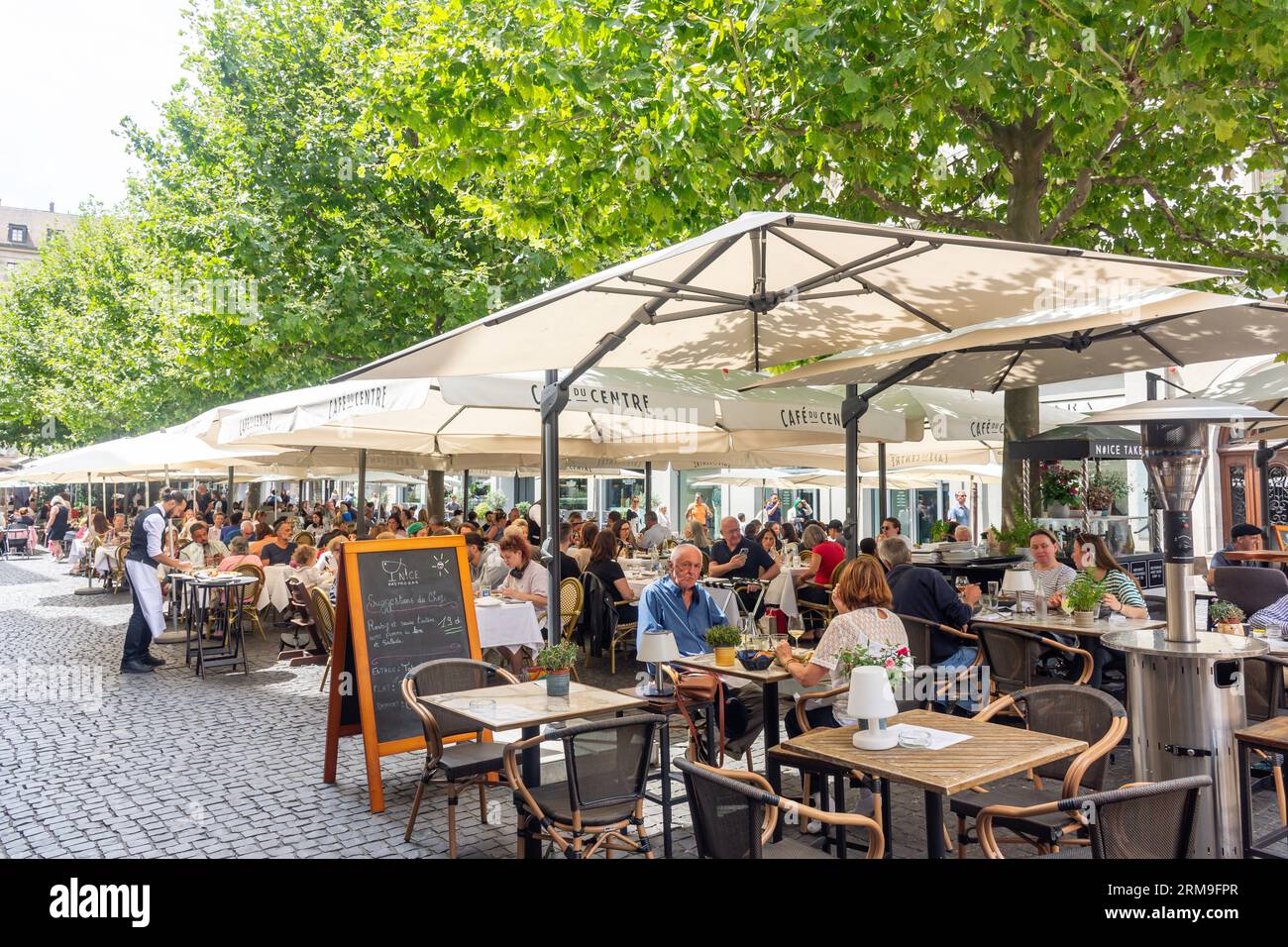 Ristorante Café du Centre, Place de Molard, Vieille-Ville, Ginevra (Genève) Cantone di Ginevra, Svizzera Foto Stock
