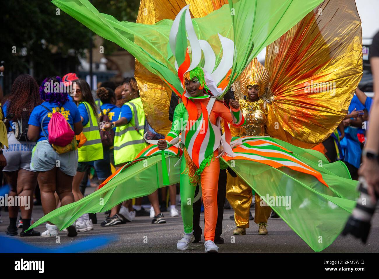 Londra, Regno Unito. Agosto 27 2023. Partecipanti alla Parata del giorno dei bambini, parte della celebrazione del Carnevale di Notting Hill nella parte ovest di Londra. Credito: Tayfun salci / Alamy Live News Foto Stock