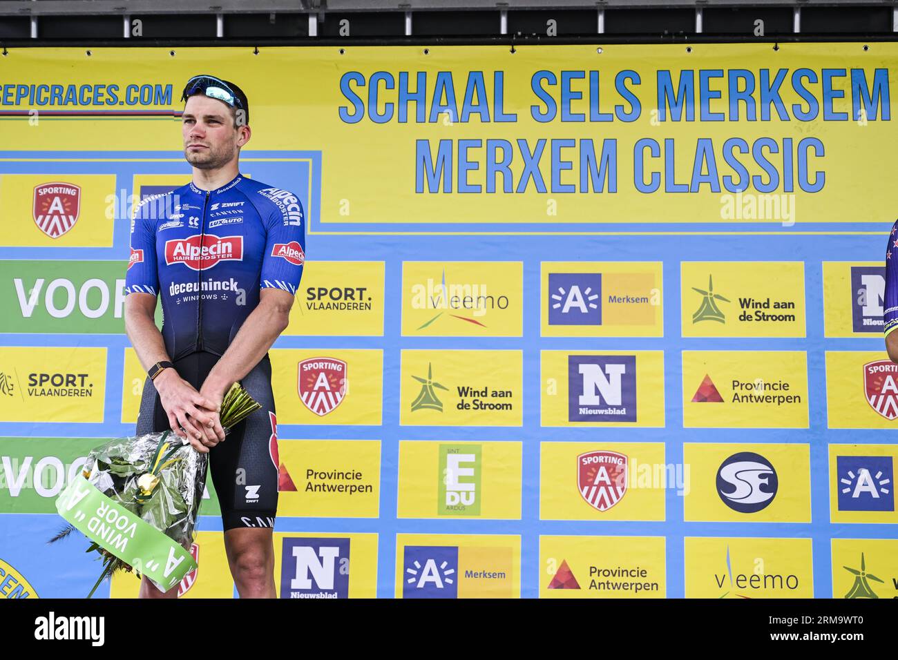 Merksem, Belgio. 27 agosto 2023. L'olandese David van der Poel di Alpecin-Deceuninck raffigurato sul podio dopo la gara d'élite maschile allo Schaal Sels Merksem criterium di Merksem, Anversa, domenica 27 agosto 2023. BELGA PHOTO GOYVAERTS Credit: Belga News Agency/Alamy Live News Foto Stock