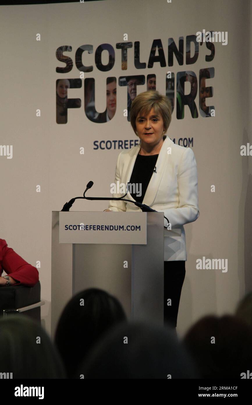 Il Vice primo Ministro scozzese Nicola Sturgeon interviene all'evento del Gabinetto scozzese per celebrare i 100 giorni di Countdown per il referendum sull'indipendenza scozzese a Edimburgo, Scozia, Gran Bretagna, 9 giugno 2014. Nicola Sturgeon lunedì ha descritto come l'indipendenza può migliorare la vita di individui, famiglie e comunità in tutta la Scozia nel primo evento del Gabinetto scozzese di sole donne in occasione del conto alla rovescia di 100 giorni per il referendum sull'indipendenza scozzese. Xinhua/Guo Chunju BRITAIN-EDINBURGH-SCOTTISH INDEPENDENCE REFERENDUM-COUNTDOWN PUBLICATIONxNOTxINxCHN Foto Stock