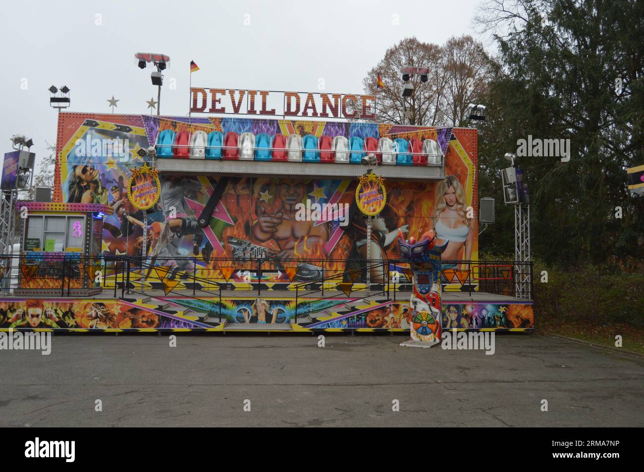 Giro di danza del diavolo nella fiera di Lemgo, Germania Foto Stock