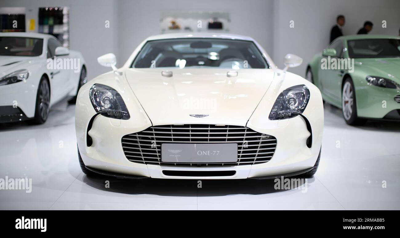 (140630) -- SHENGYANG, 30 giugno 2014 (Xinhua) -- un Aston Martin One-77 è esposto al China (Shenyang) Auto Industry Expo 2014 a Shenyang, capitale della provincia di Liaoning della Cina nordorientale, 30 giugno 2014. La mostra automatica di 6 giorni si è conclusa qui lunedì. (Xinhua/Yao Jianfeng) (hdt) CHINA-SHENYANG-AUTO INDUSTRY-EXPO (CN) PUBLICATIONxNOTxINxCHN Sheng Yang giugno 30 2014 XINHUA to Aston Martin One 77 È esposto al China Shenyang Car Industry EXPO 2014 a Shenyang capitale della provincia di Liaoning della Cina nord-orientale giugno 30 2014 il 6 giorni Car Show si è concluso qui lunedì XINHUA Yao Jianfeng HDT China She Foto Stock