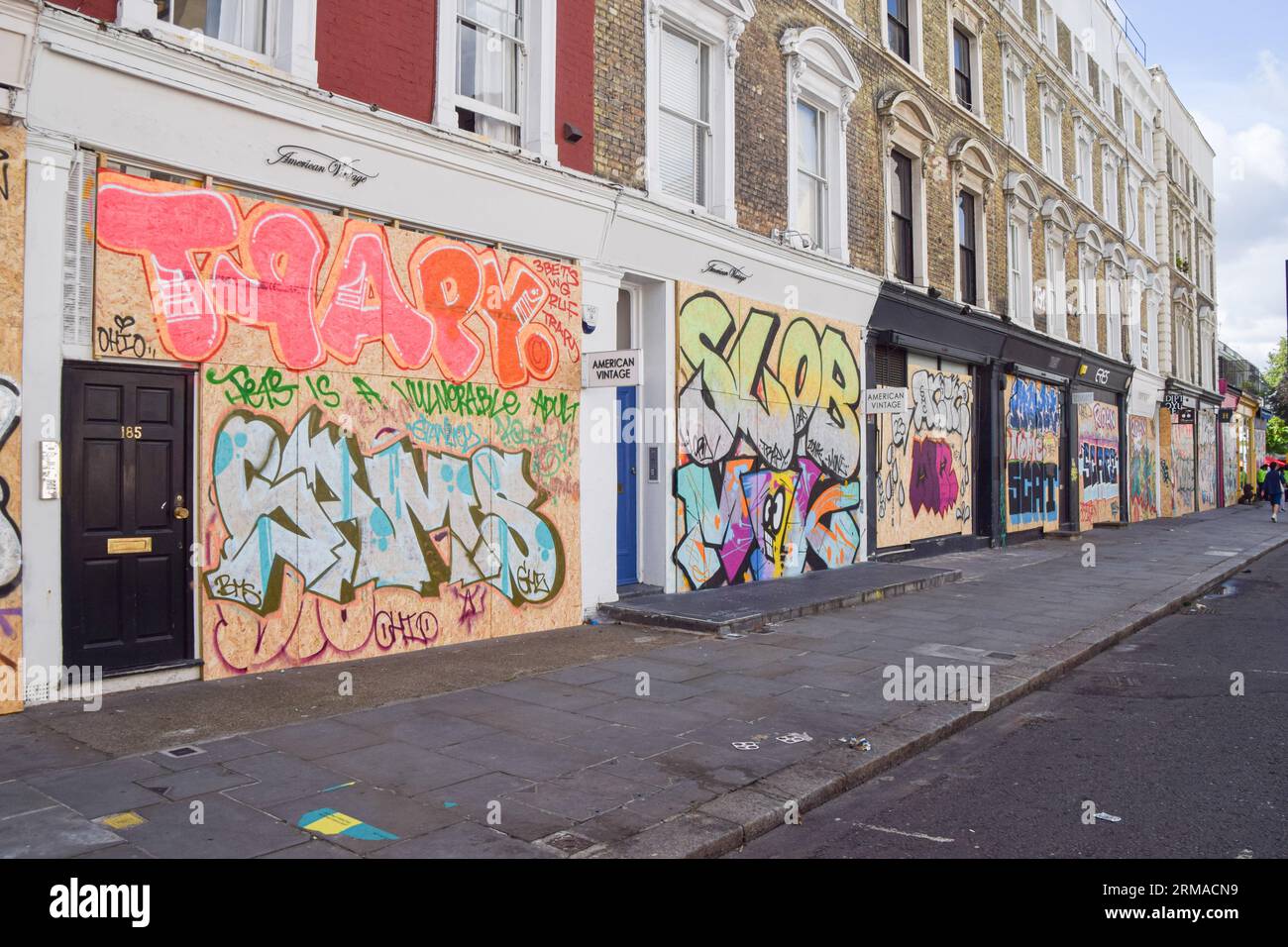Londra, Inghilterra, Regno Unito. 27 agosto 2023. Imbarcati nei negozi all'inizio del Carnevale di Notting Hill 2023. (Immagine di credito: © Vuk Valcic/ZUMA Press Wire) SOLO USO EDITORIALE! Non per USO commerciale! Foto Stock
