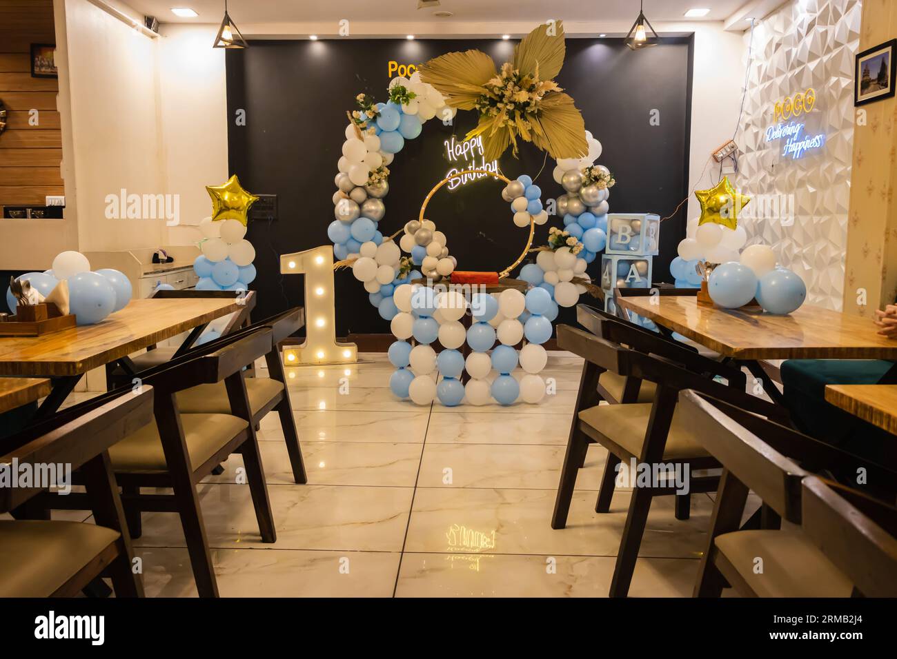 Balloons restaurant immagini e fotografie stock ad alta risoluzione - Alamy