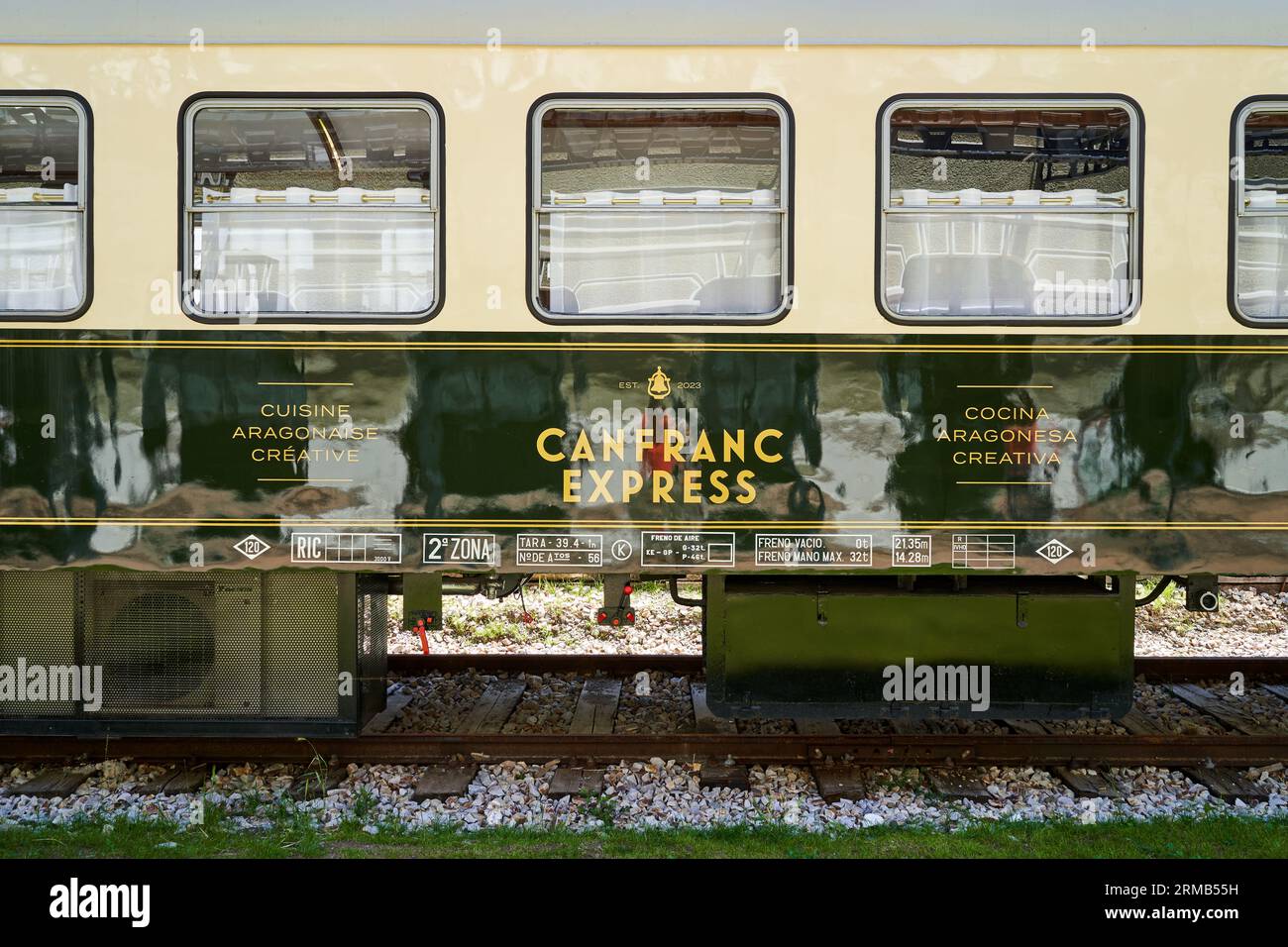 Ristorante dell'hotel a cinque stelle di Canfranc situato in una vecchia carrozza ferroviaria. Foto Stock