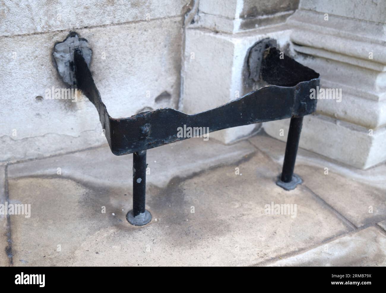 Old Boot Scraper all'esterno della St Pauls Church Deptford Londra Inghilterra Regno Unito Foto Stock