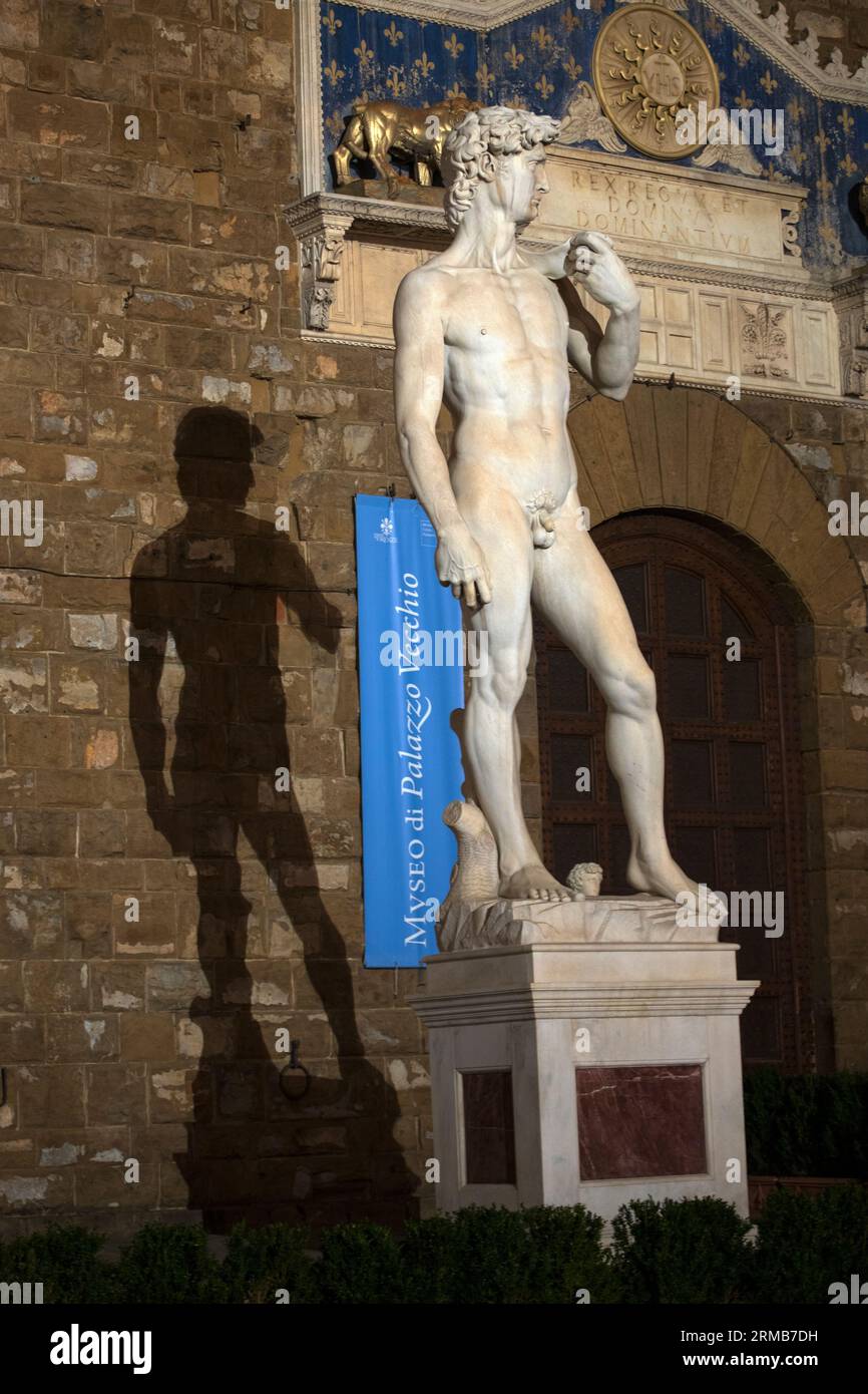 La statua del David a Palazzo Vecchio a Firenze, Italia, agosto 2023 Foto Stock