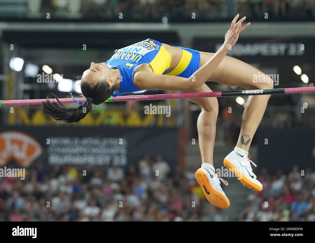 Budapest, Ungheria. 27 agosto 2023. Atletica: Campionato del mondo, salto in alto, finale, donne, al National Athletics Center. Iryna Gerashchenko (Ucraina) in azione. Credito: Marcus Brandt/dpa/Alamy Live News Foto Stock