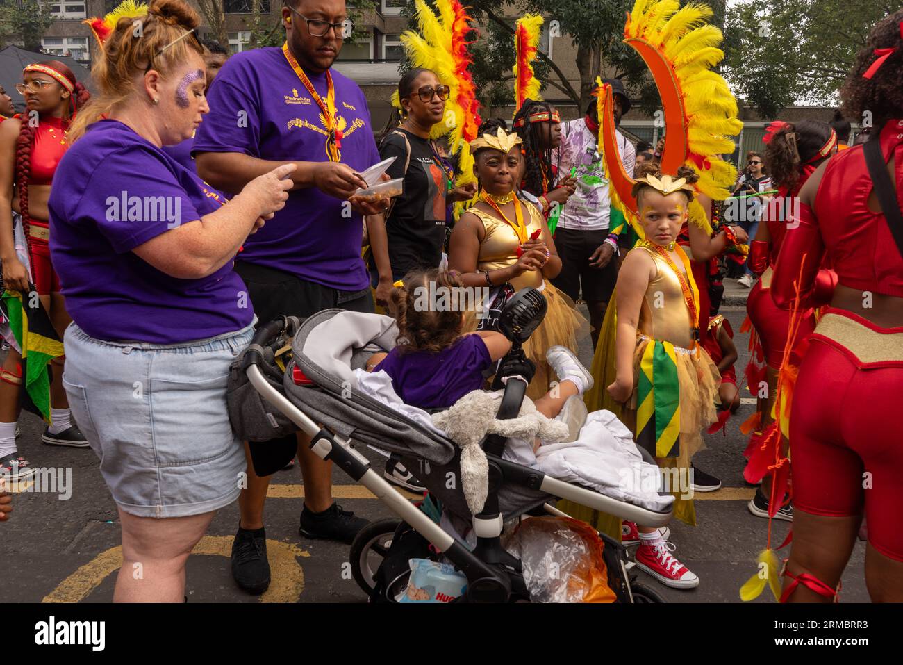 Rivelatori, musicisti, DJ e ballerini al carnevale di Notting Hill 2023 a Londra, Inghilterra, Regno Unito Foto Stock