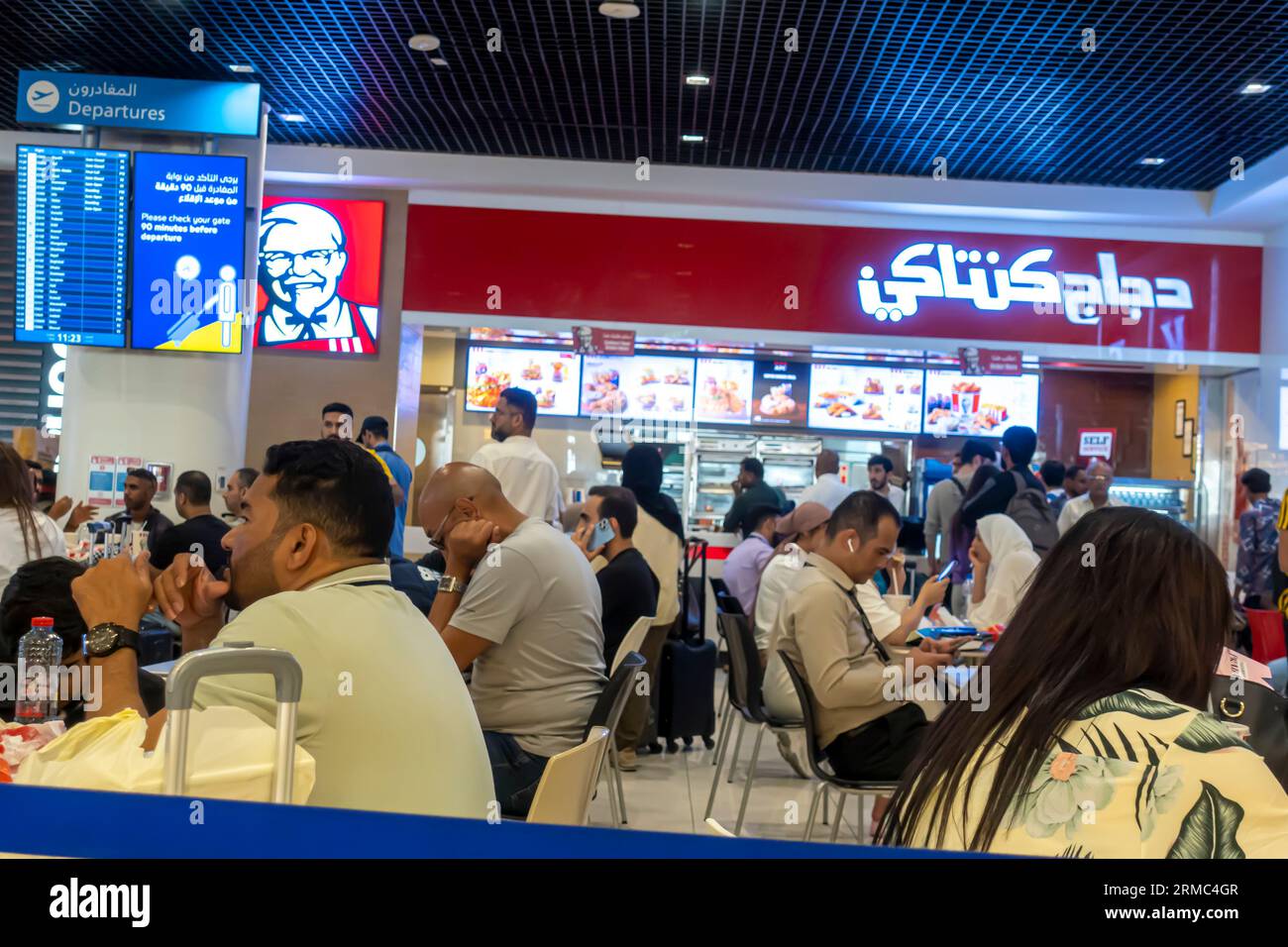 Ristorante KFC aeroporto di dubai. Area ristoro aeroporto di Dubai Foto Stock