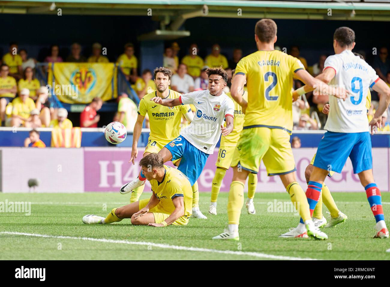 Frenkie de Jong di Barcellona CF, Alfonso Pedraza di Villarreal CF, Matteo sabbia di Villarreal CF, Robert Lewandowski di Barcellona CF in azione durante Foto Stock