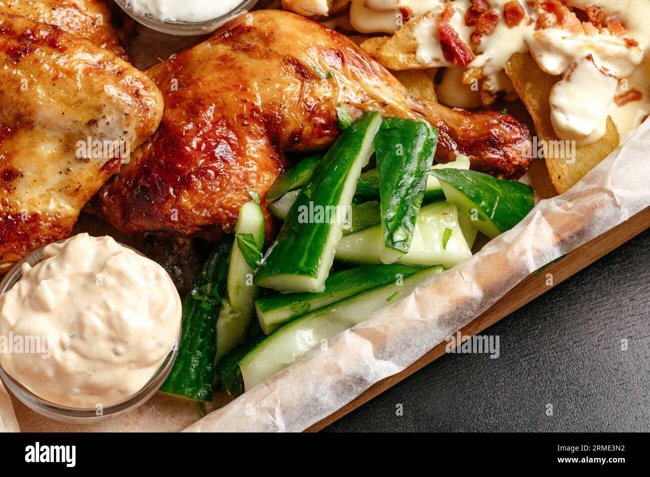 un assortimento di birra da spuntini di carne. birreria. menu Foto Stock