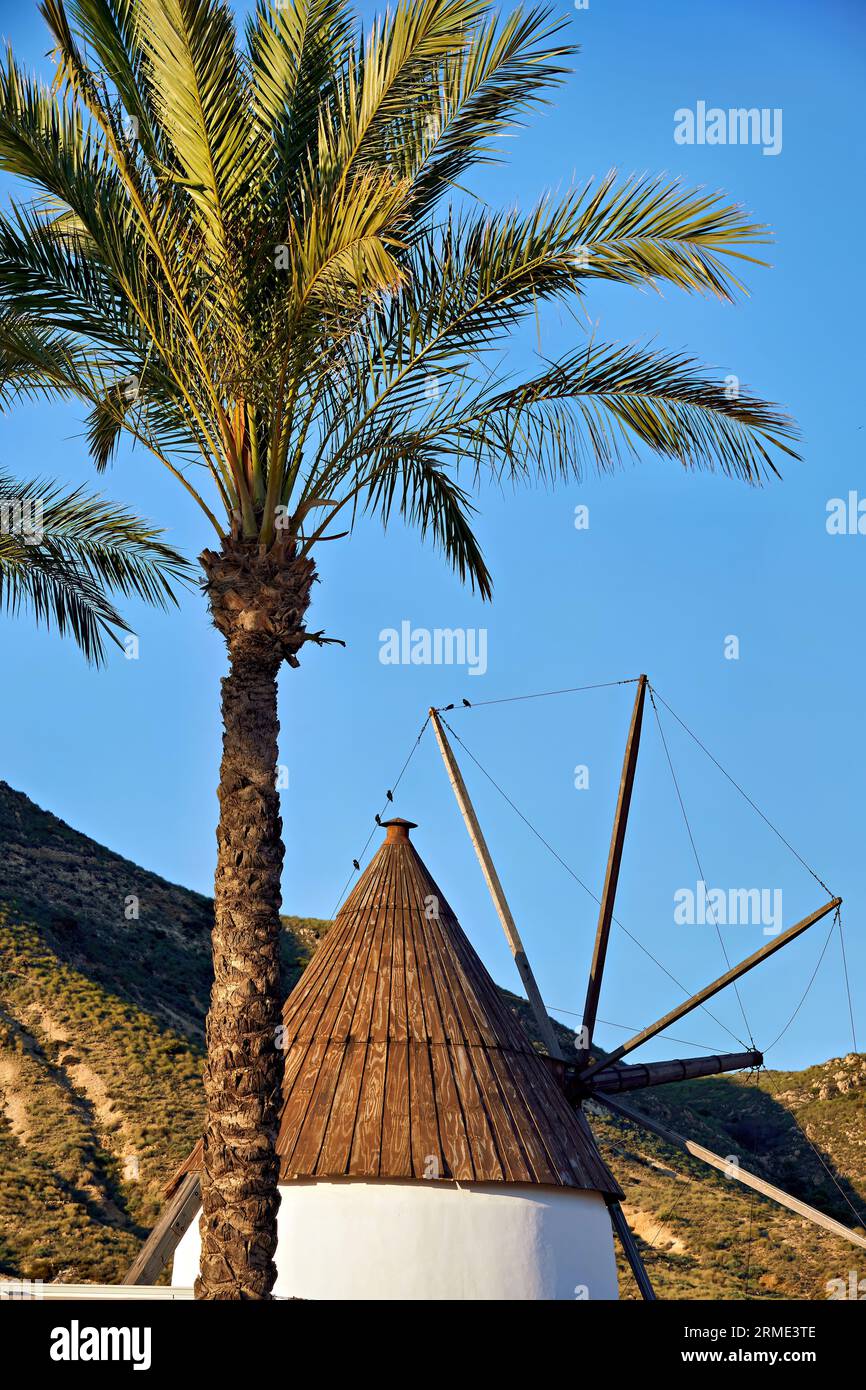 Alte Windmühle a Las Negras, Parque Natural del Cabo de Gata-Níjar Foto Stock