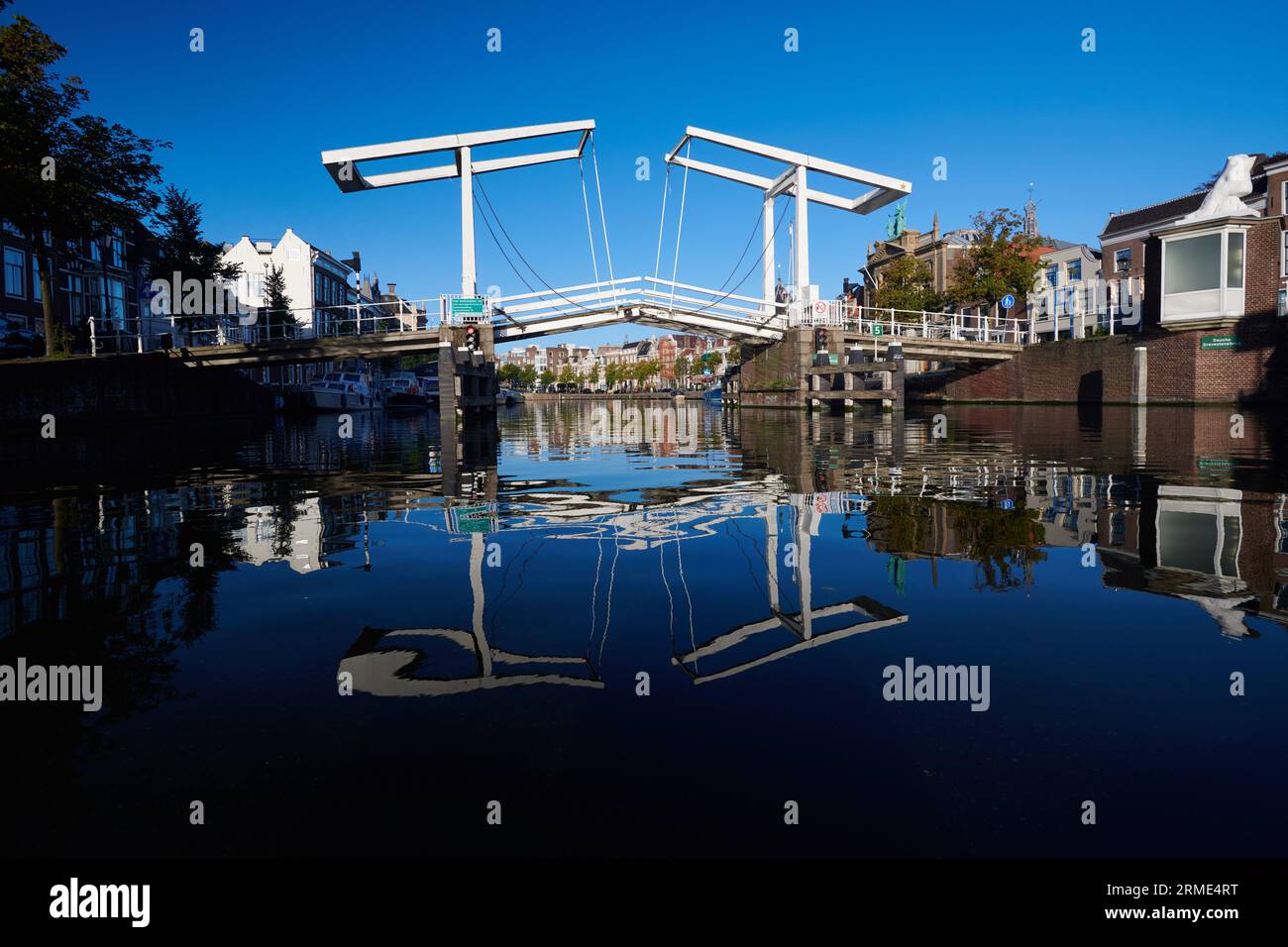 Ponte nel centro di Haarlem all'alba Foto Stock