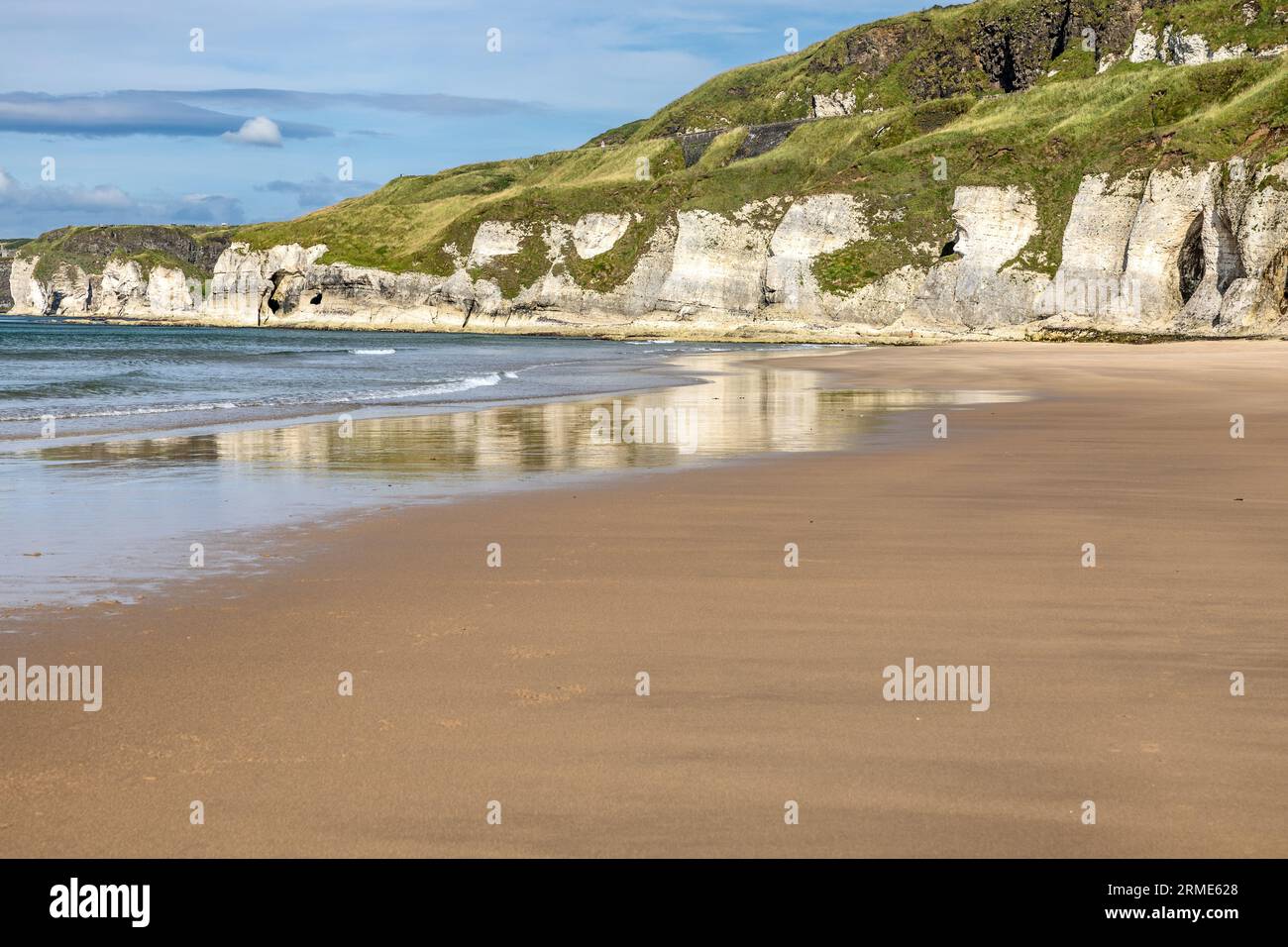 White Rocks Cliff Path, Portstewart Strand, (spiaggia), Portstewart, County Londonderry, Irlanda del Nord, Regno Unito Foto Stock