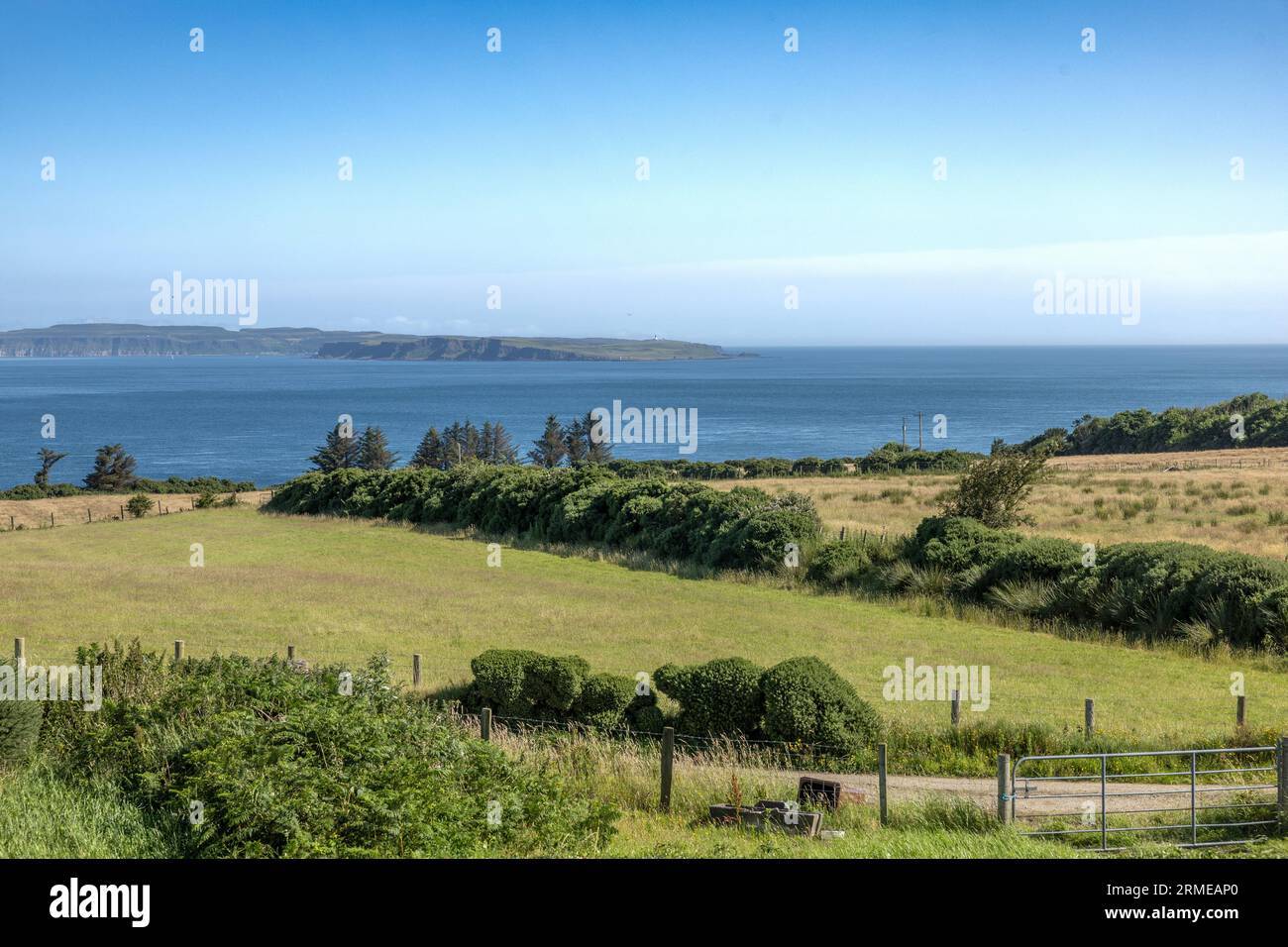 Rathlin Island da Ballycastle, contea di Antrim, Irlanda del Nord, Regno Unito Foto Stock