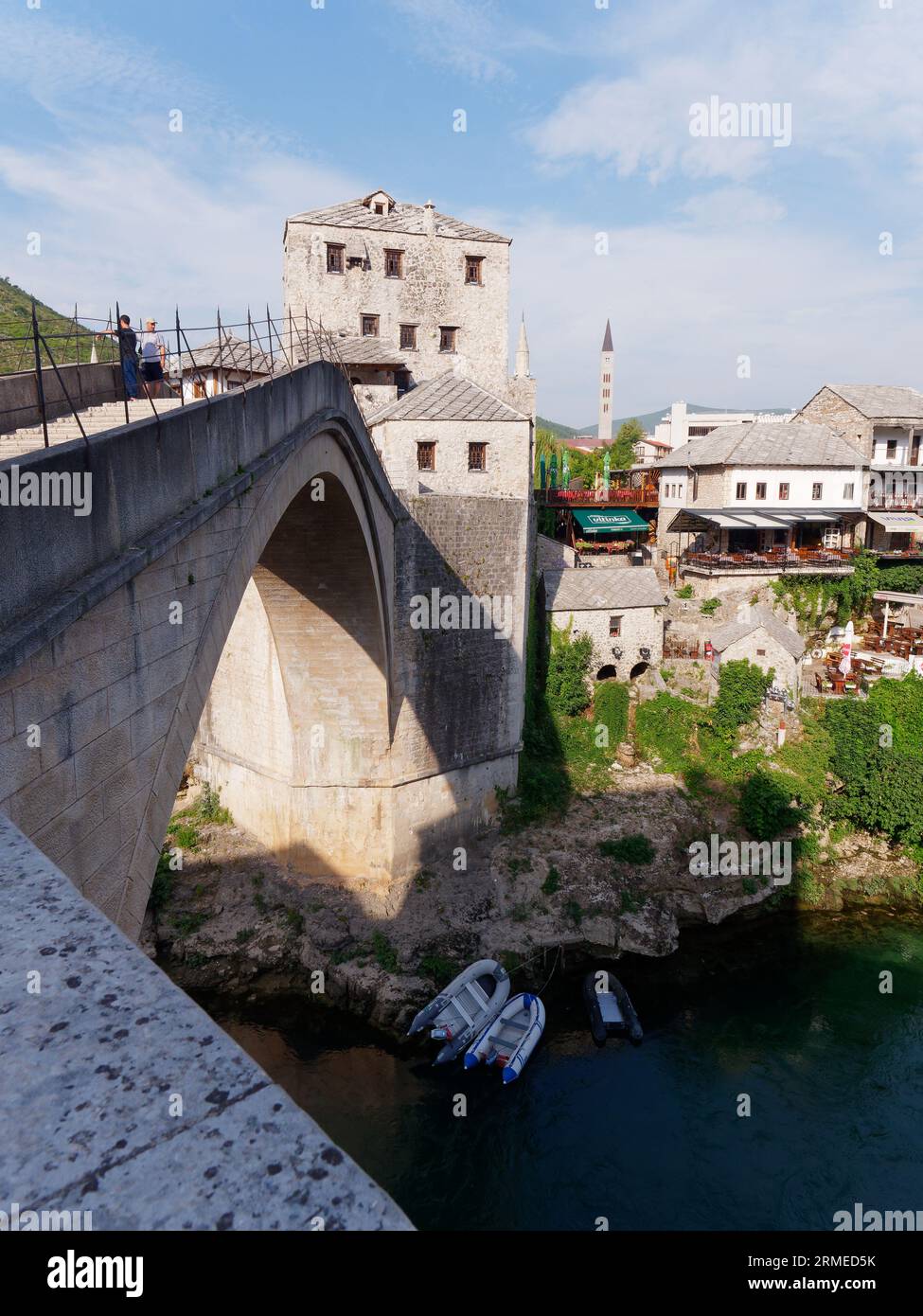 Stari Most (Ponte Vecchio) sul fiume Neretva a Mostar. Bosnia ed Erzegovina, 28 agosto 2023. Foto Stock