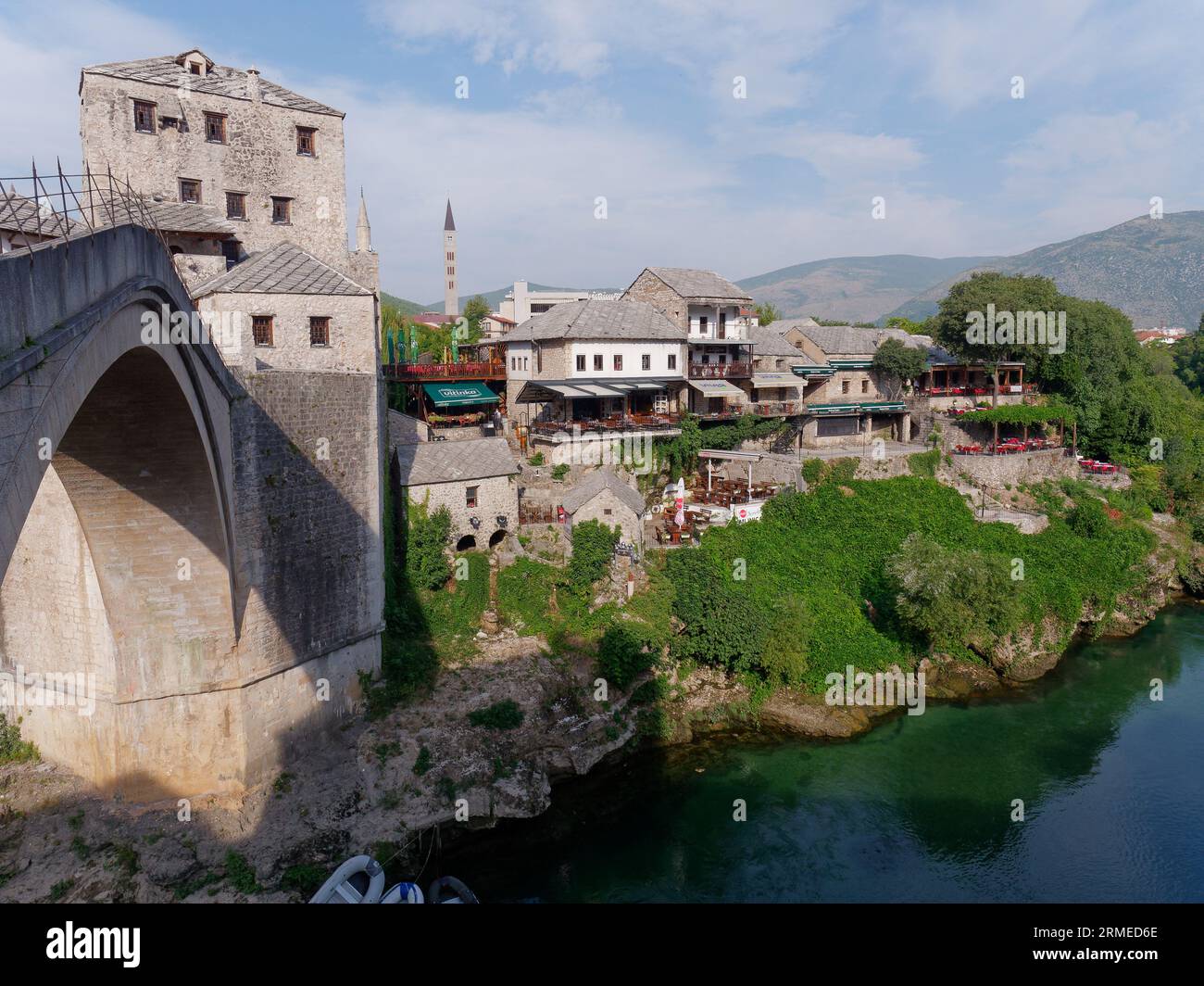 Stari Most (Ponte Vecchio) sul fiume Neretva a Mostar. Bosnia ed Erzegovina, 28 agosto 2023. Foto Stock