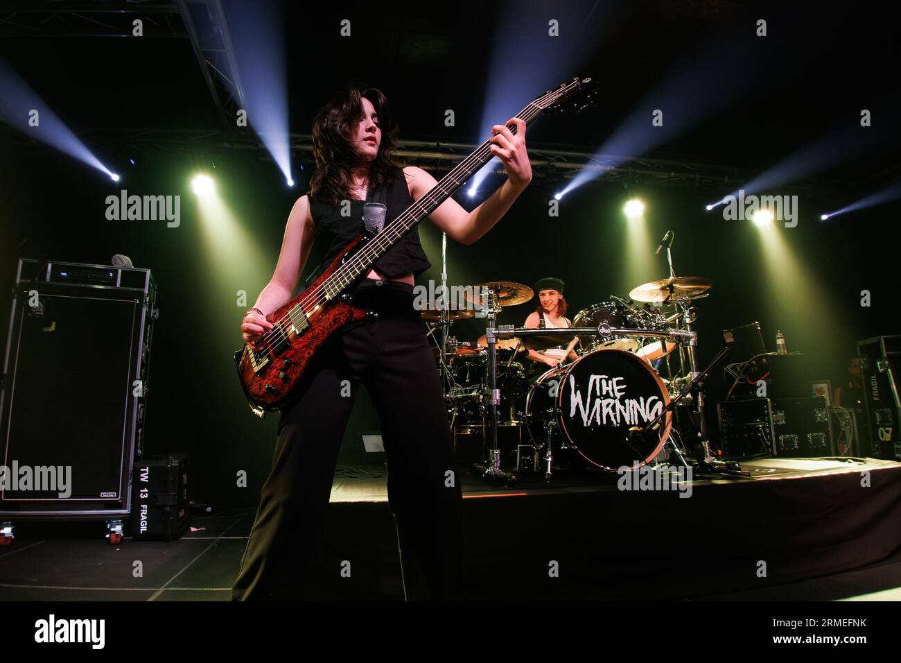 BARCELLONA - Jun 17: The Warning (gruppo hard rock messicano di Monterrey) si esibiscono sul palco a la Nau il 17 giugno 2023. Foto Stock