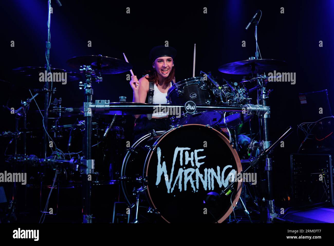 BARCELLONA - Jun 17: The Warning (gruppo hard rock messicano di Monterrey) si esibiscono sul palco a la Nau il 17 giugno 2023. Foto Stock