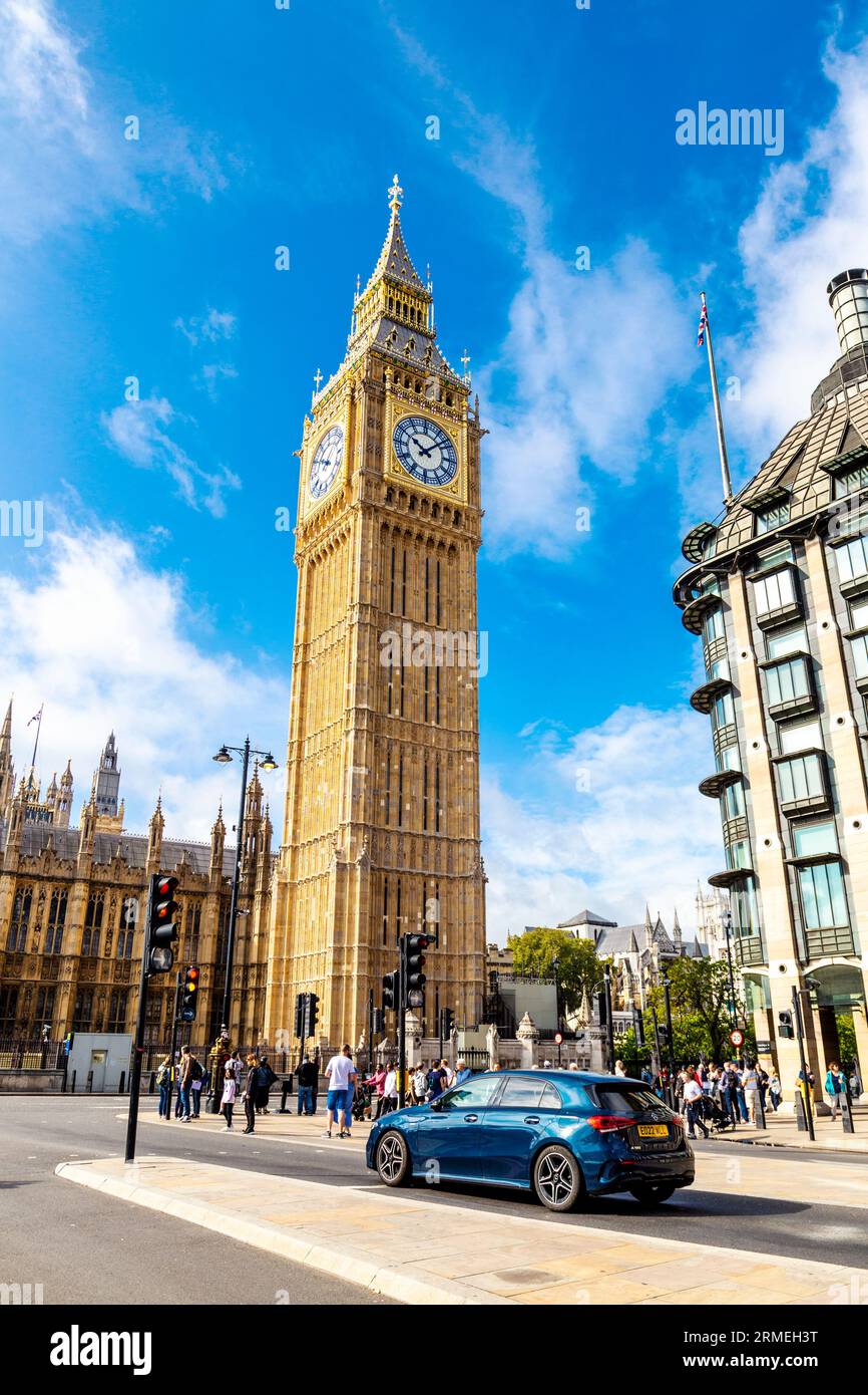 La famosa torre dell'orologio del Big Ben (Elizabeth Tower) dopo i lavori di ristrutturazione del 2021 nelle case del Parlamento, Londra, Inghilterra Foto Stock