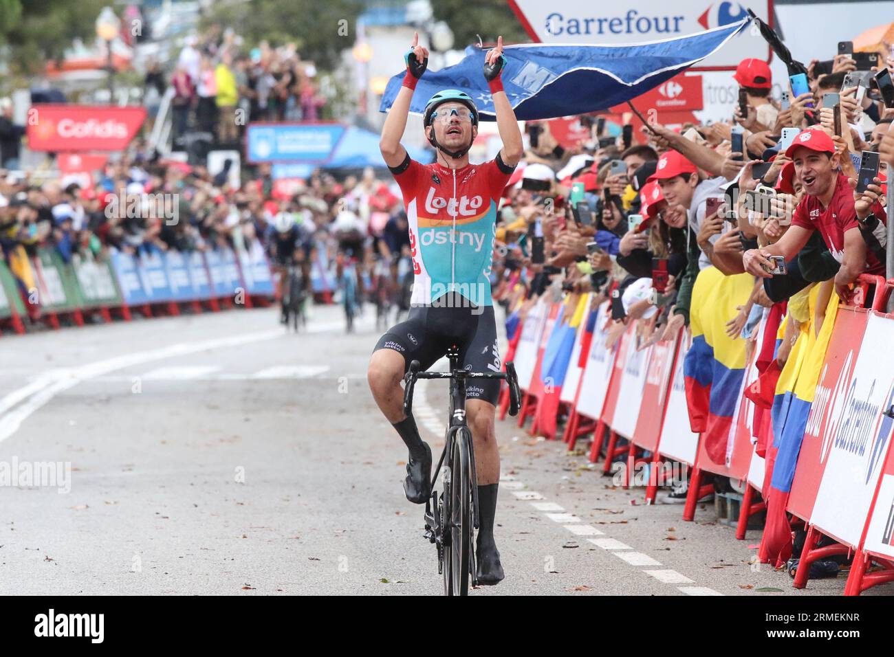 Andreas Kron Danimarca lotto dstny team controlla di essere solo prima di festeggiare e dedicare la sua vittoria al giovane compagno di squadra morto questa settimana Foto Stock