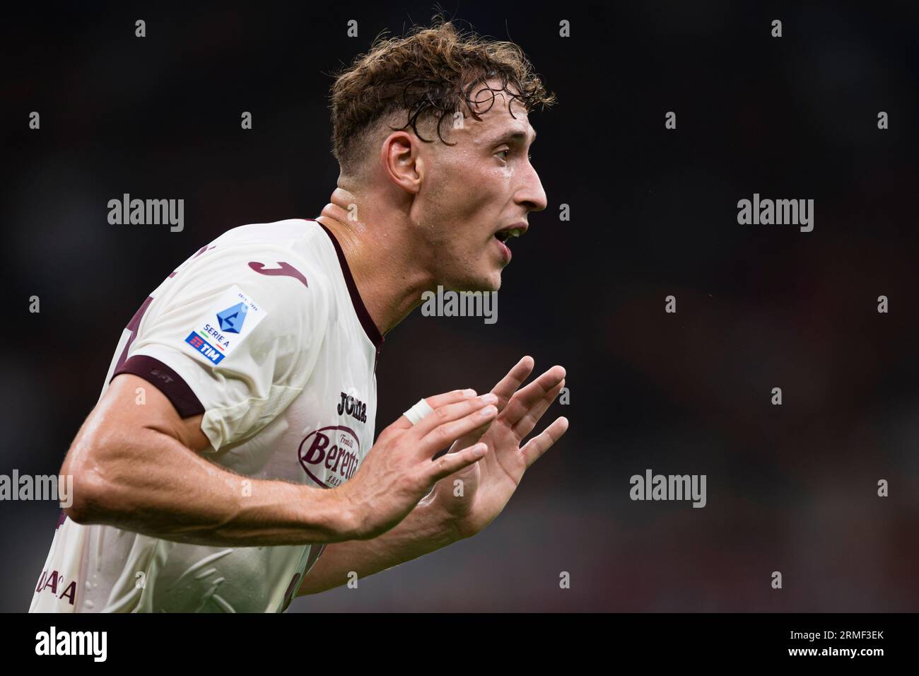 Mergim Vojvoda del Torino FC reagisce durante la partita di serie A tra il Milan e il Torino FC. Foto Stock