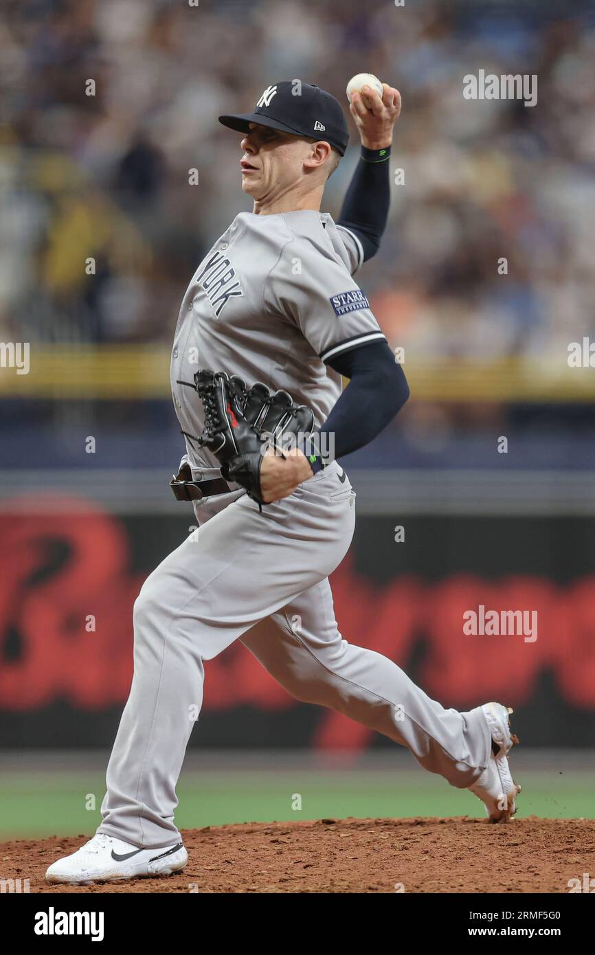 St Petersburg, FL USA; il lanciatore di rilievo dei New York Yankees Ian Hamilton (71) consegna un campo durante una partita della MLB contro i Tampa Bay Rays domenica, Au Foto Stock