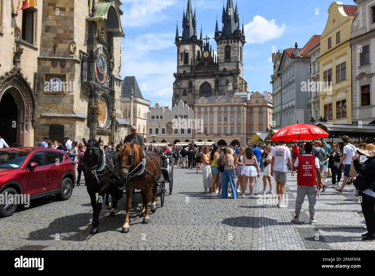 Praga, Repubblica Ceca - 27 giugno 2023: Vista dalla piazza centrale di Praga sulla Repubblica Ceca Foto Stock