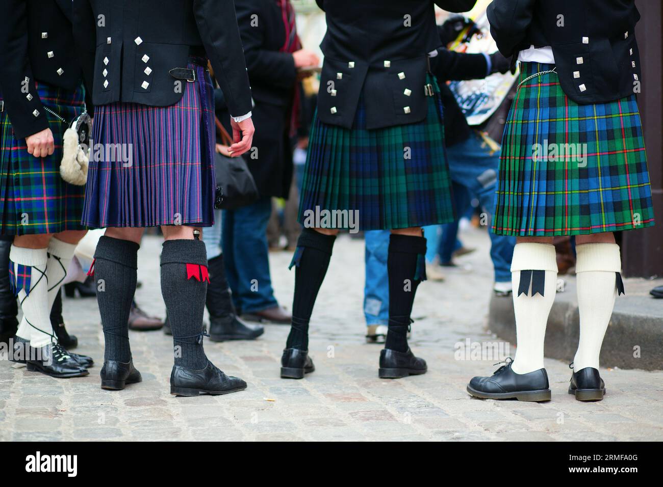 Uomini in kilt tradizionali Foto Stock
