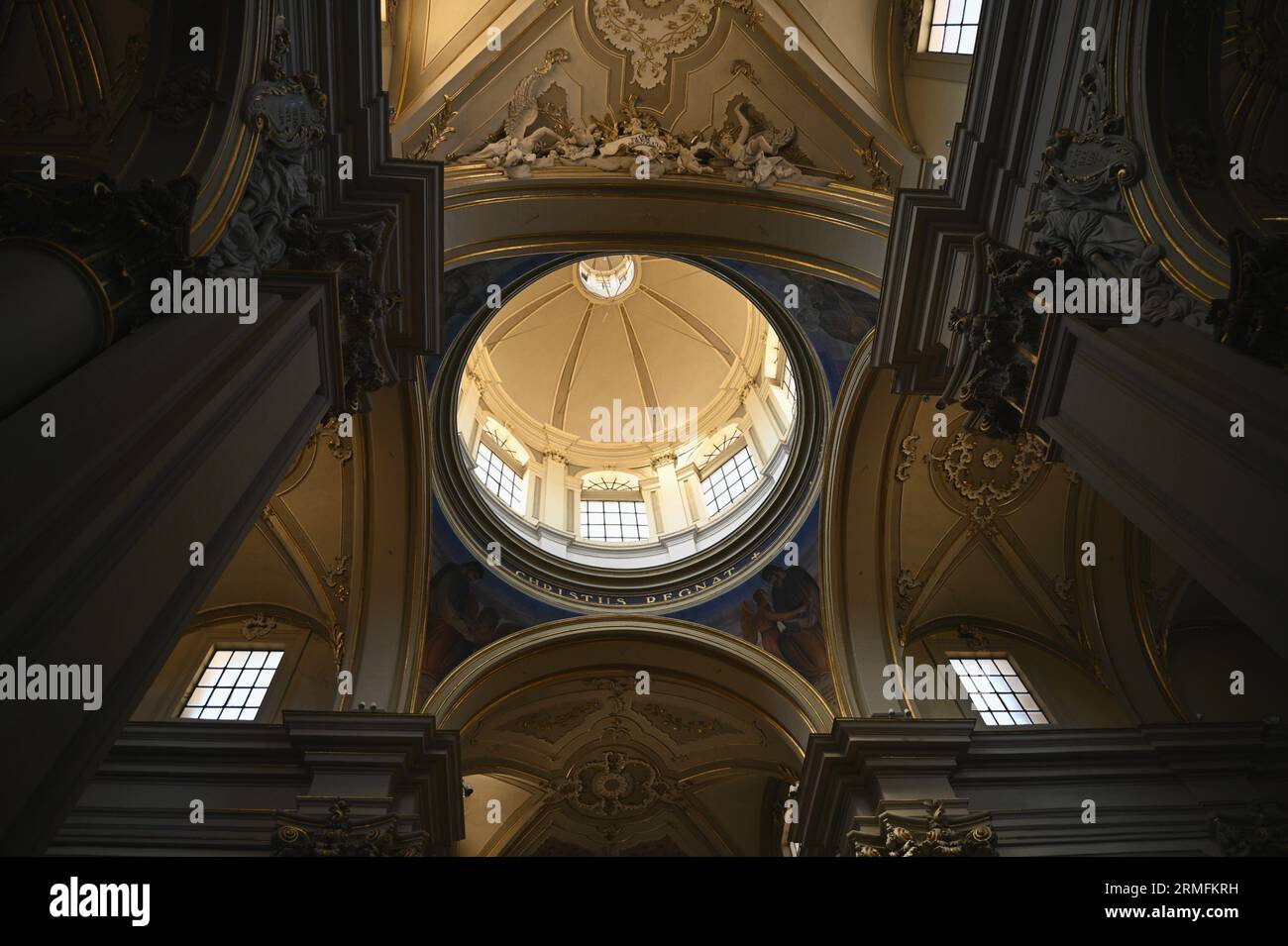 Vista panoramica della cupola all'interno della Cattedrale di San Giovanni Battista in stile barocco, lo storico Duomo di Ragusa superiore in Sicilia, Italia. Foto Stock