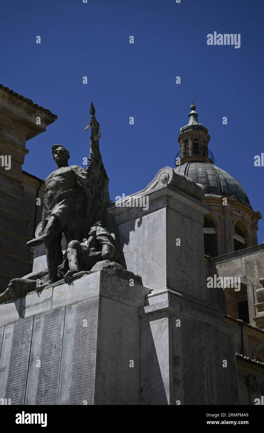 Monumento ai caduti della grande guerra immagini e fotografie stock ad ...