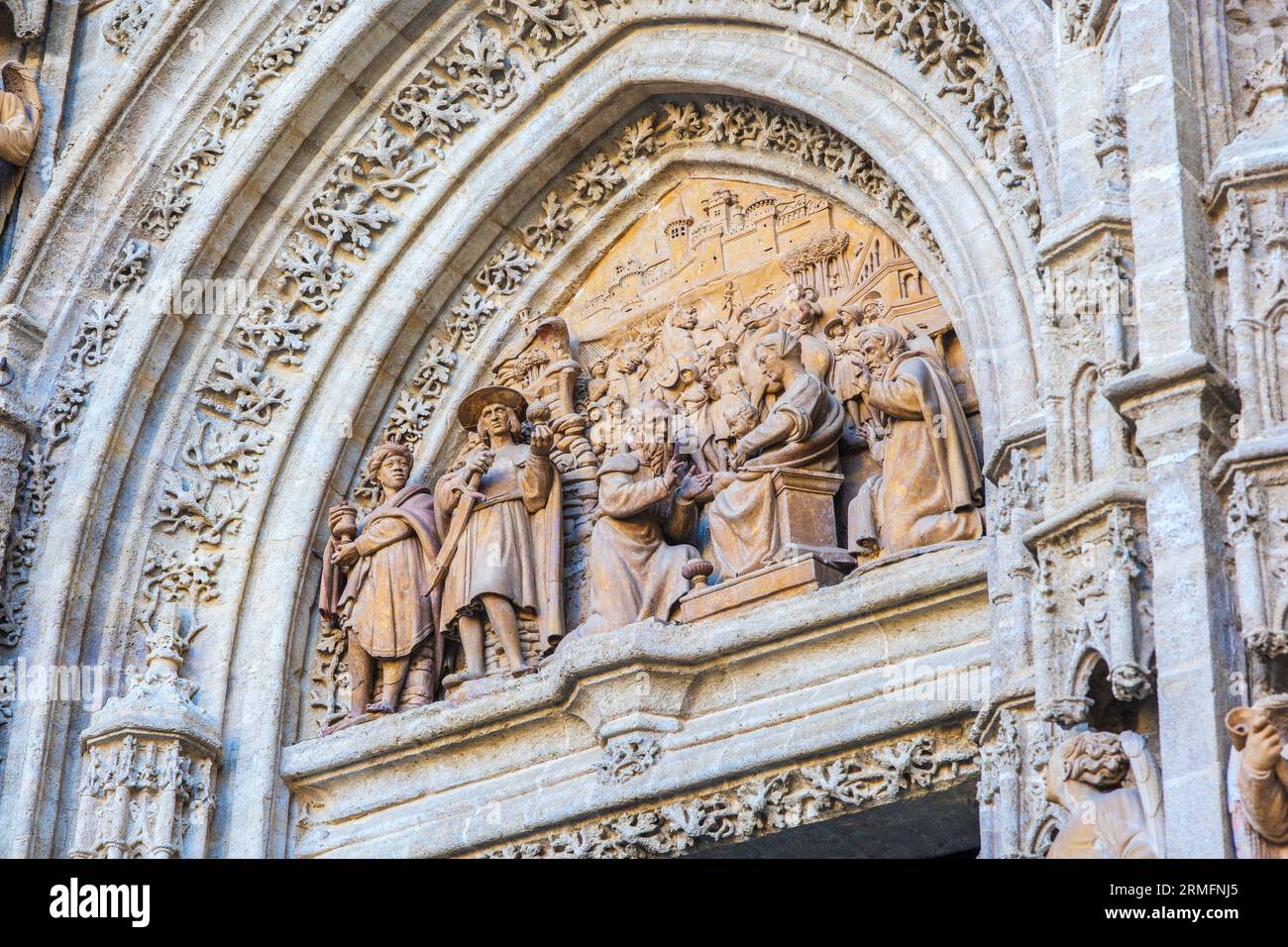 Porta Puerta de Palos (porta Puerta de la Adoración de los Magos). Facciata orientale della Cattedrale di Siviglia. Siviglia, Andalusia, Spagna. Foto Stock