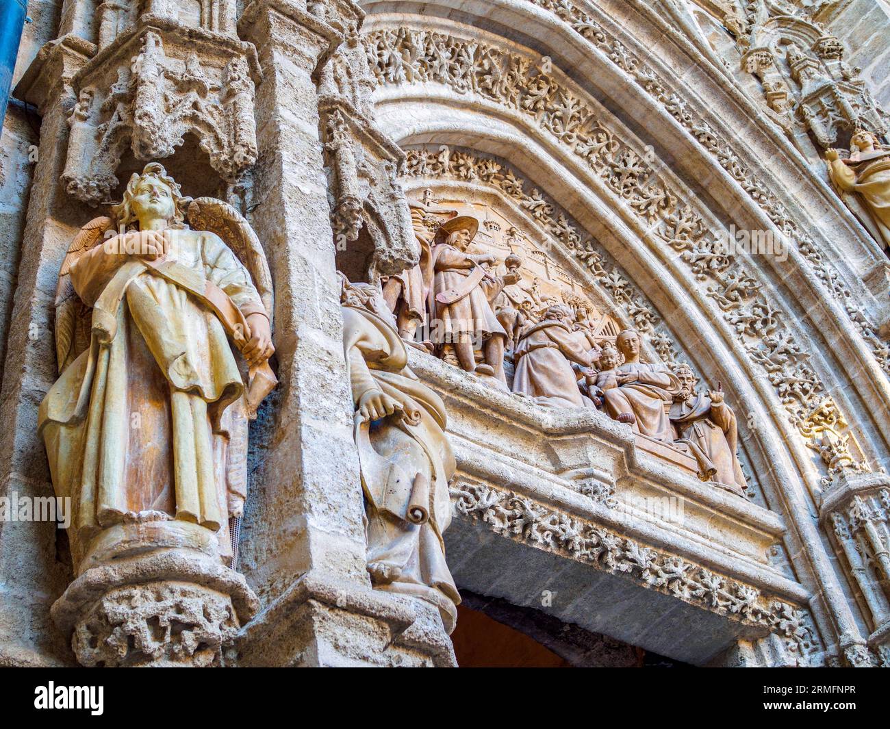 Porta Puerta de Palos (porta Puerta de la Adoración de los Magos). Facciata orientale della Cattedrale di Siviglia. Siviglia, Andalusia, Spagna. Foto Stock