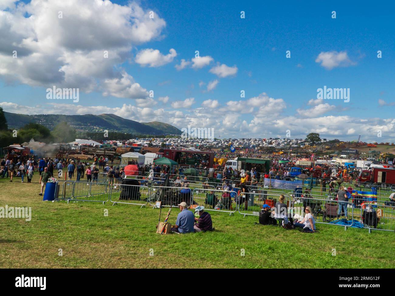 Le Malvern Hills sono uno splendido sfondo per il Welland Steam and Country Show. Worcestershire Regno Unito. Luglio 2023 Foto Stock