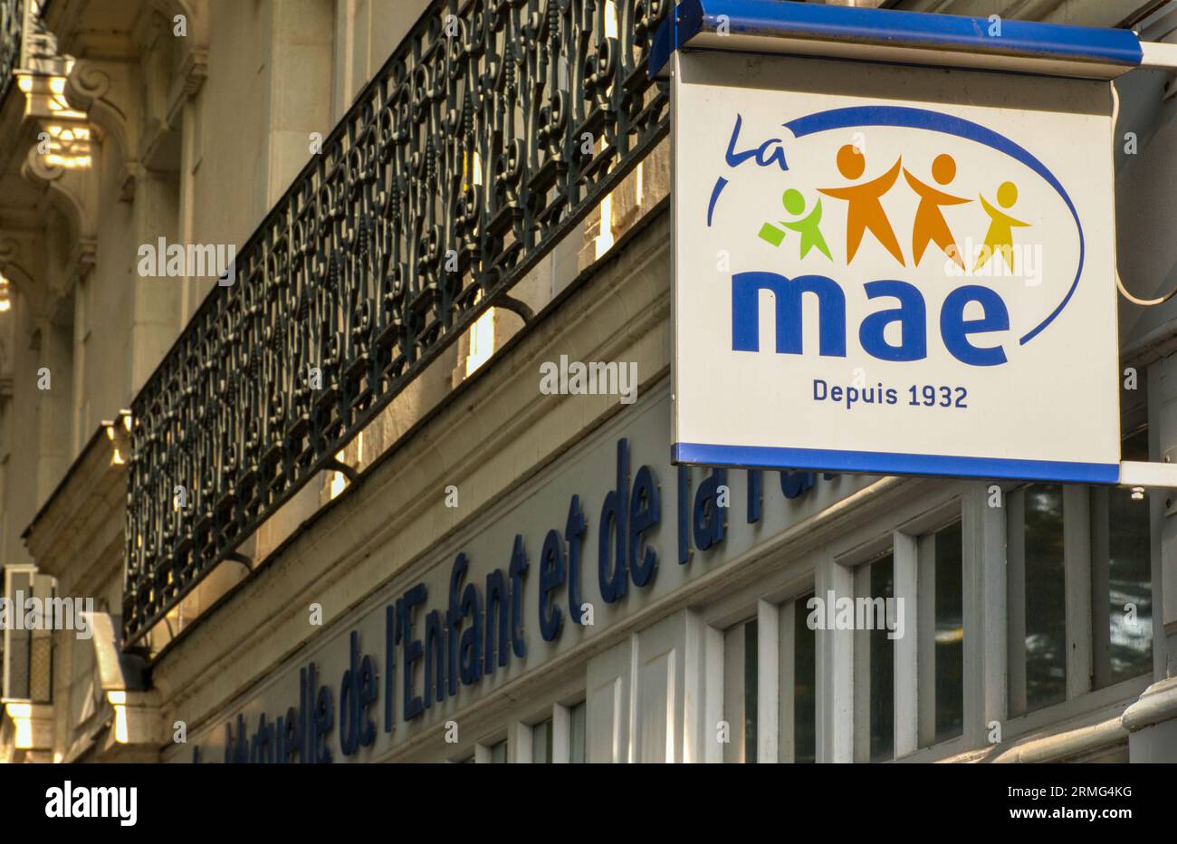 Nantes/Francia - ottobre 2020: Vetrina della MAE Assurance. Il MAE è stato originariamente creato nel 1932 da insegnanti che si occupano di proteggere i bambini eguali Foto Stock