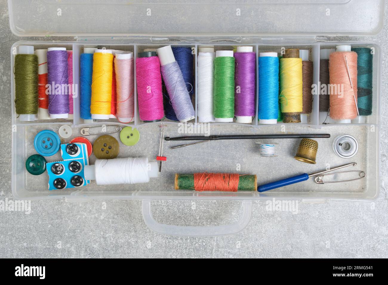Set di filettature multicolore per taglio, cucito Foto Stock