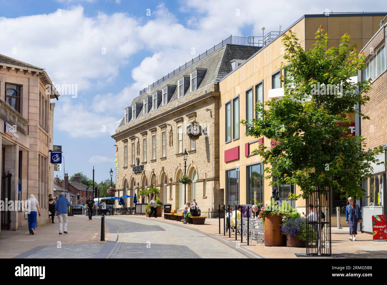 Centro città di Macclesfield Castle Street Shops Macclesfield Cheshire East England UK GB Europa Foto Stock