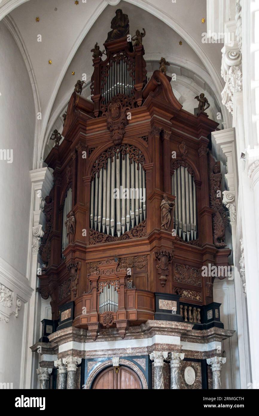 1858 Loret organo a canne nella chiesa dell'abbazia premonstratense di Averbode, Scherpenheuvel-Zichem, Brabante fiammingo, Fiandre, Belgio Foto Stock