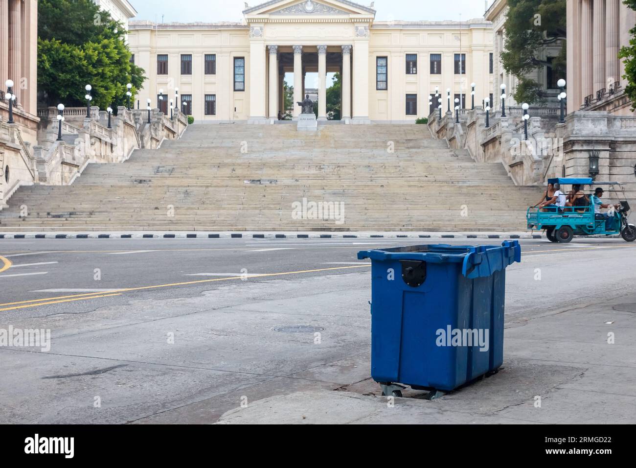 L'Avana, Cuba, 2023, Steps dell'Università dell'Avana Foto Stock