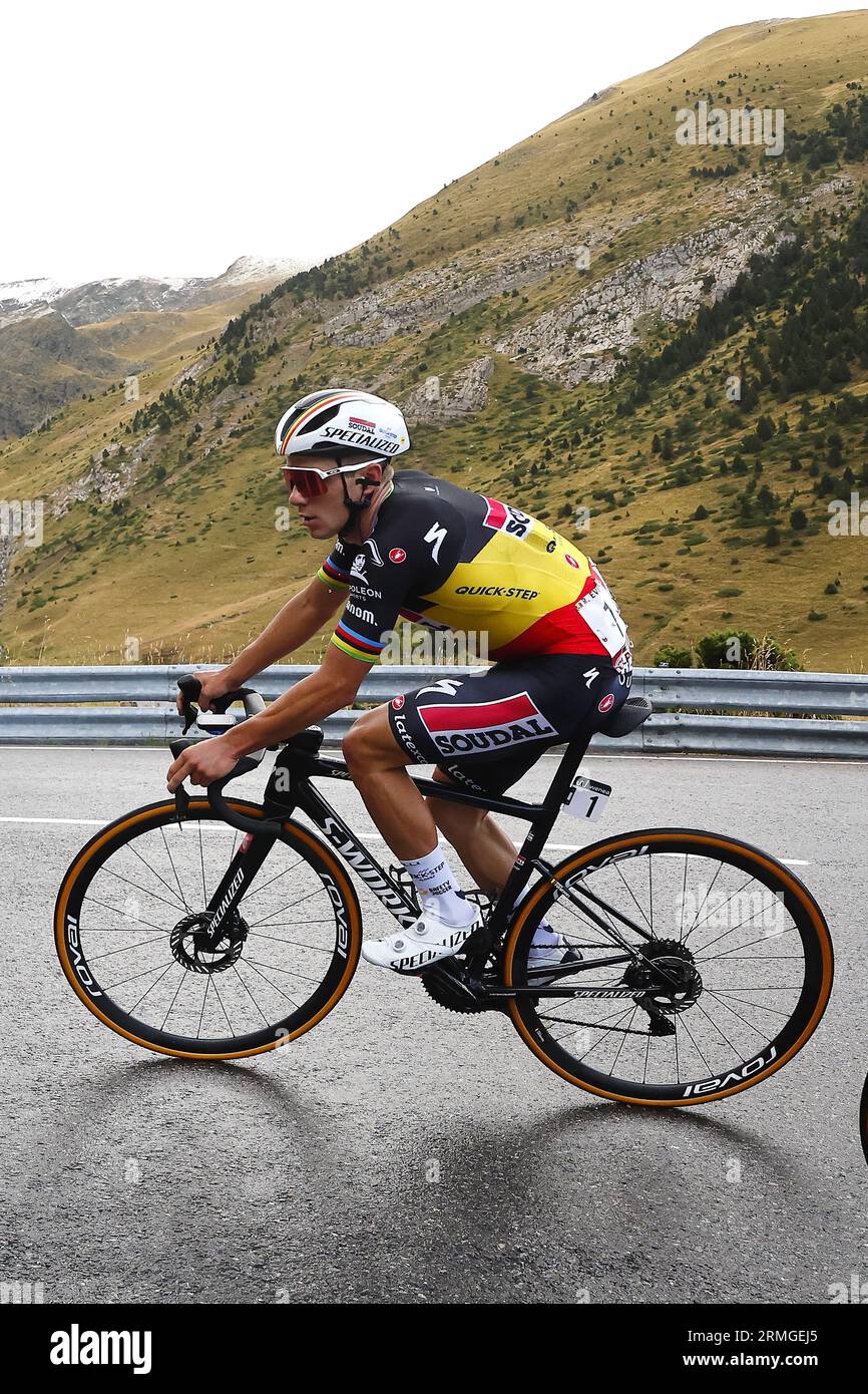 Arinsal, Andorra. 28 agosto 2023. Il belga Remco Evenepoel di Soudal Quick-Step raffigurato in azione durante la terza tappa dell'edizione 2023 della "Vuelta a Espana", gara ciclistica Tour of Spain da Suria ad Arinsal, Andorra (158, 5 km), lunedì 28 agosto 2023. La Vuelta si svolge dal 26 agosto al 17 settembre. BELGA PHOTO JOSEP LAGO Credit: Belga News Agency/Alamy Live News Foto Stock