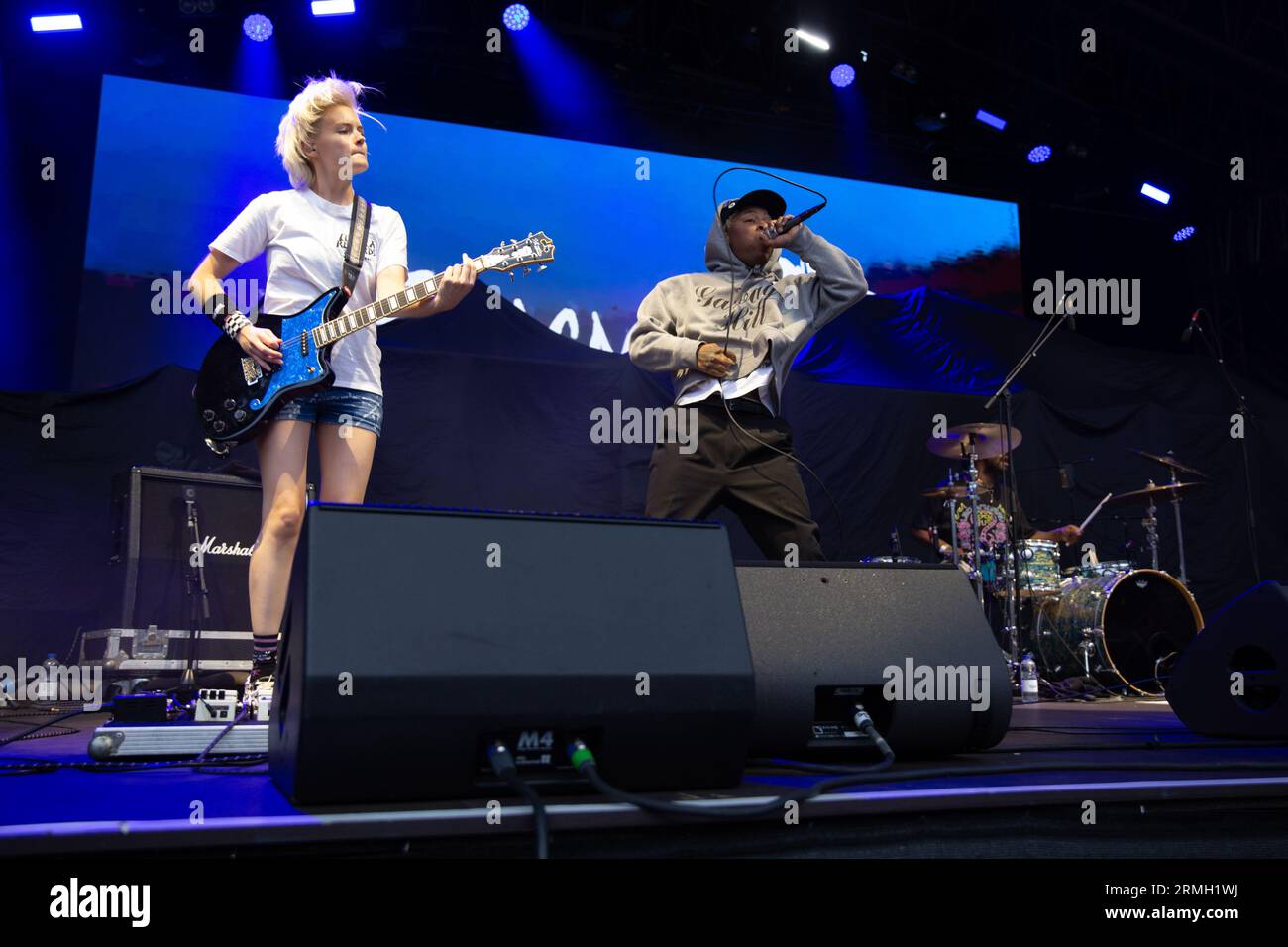 I kennyhoopla si esibiscono dal vivo all'Halifax The Piece Hall regno unito il 12 agosto 2023. Foto Stock