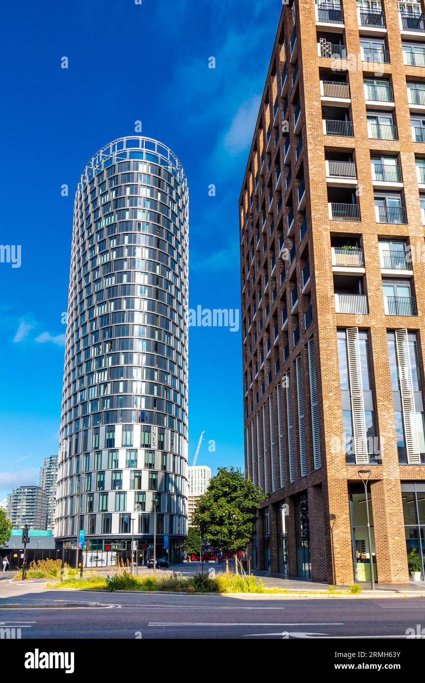 Esterno della Unex Tower ellittica residenziale a Stratford Plaza, Londra, Inghilterra Foto Stock